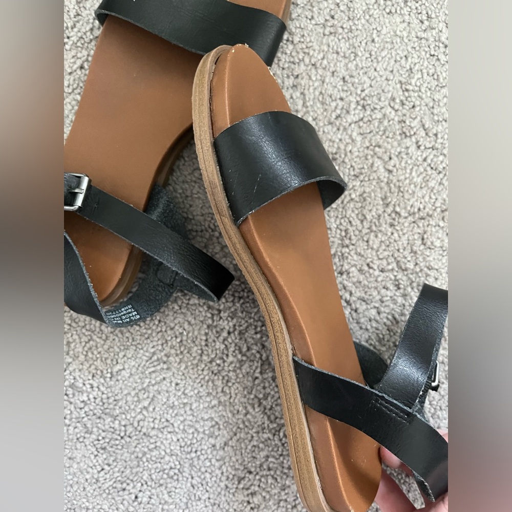Universal Thread Sandals - Picture 2 of 4